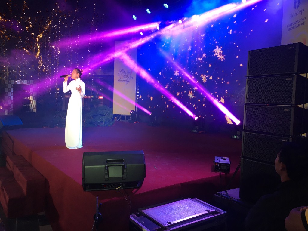 am thanh anh sang lam dong to chuc su kien